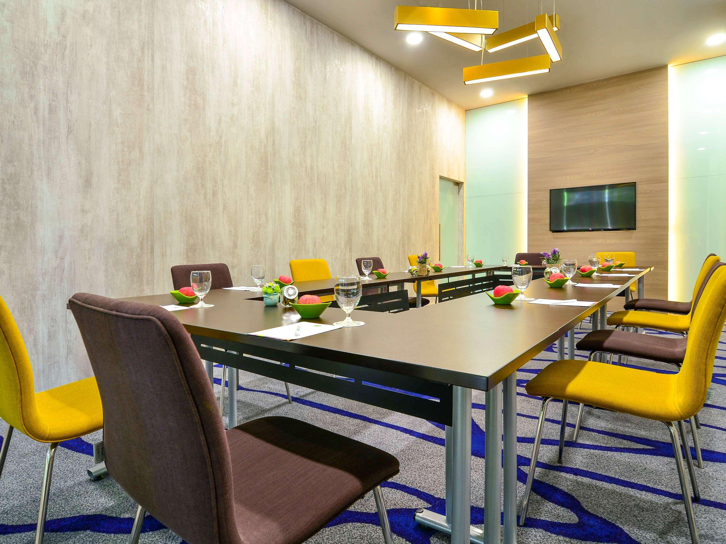 Ibis Styles Kuala Lumpur Sri Damansara Petaling Jaya Exterior foto